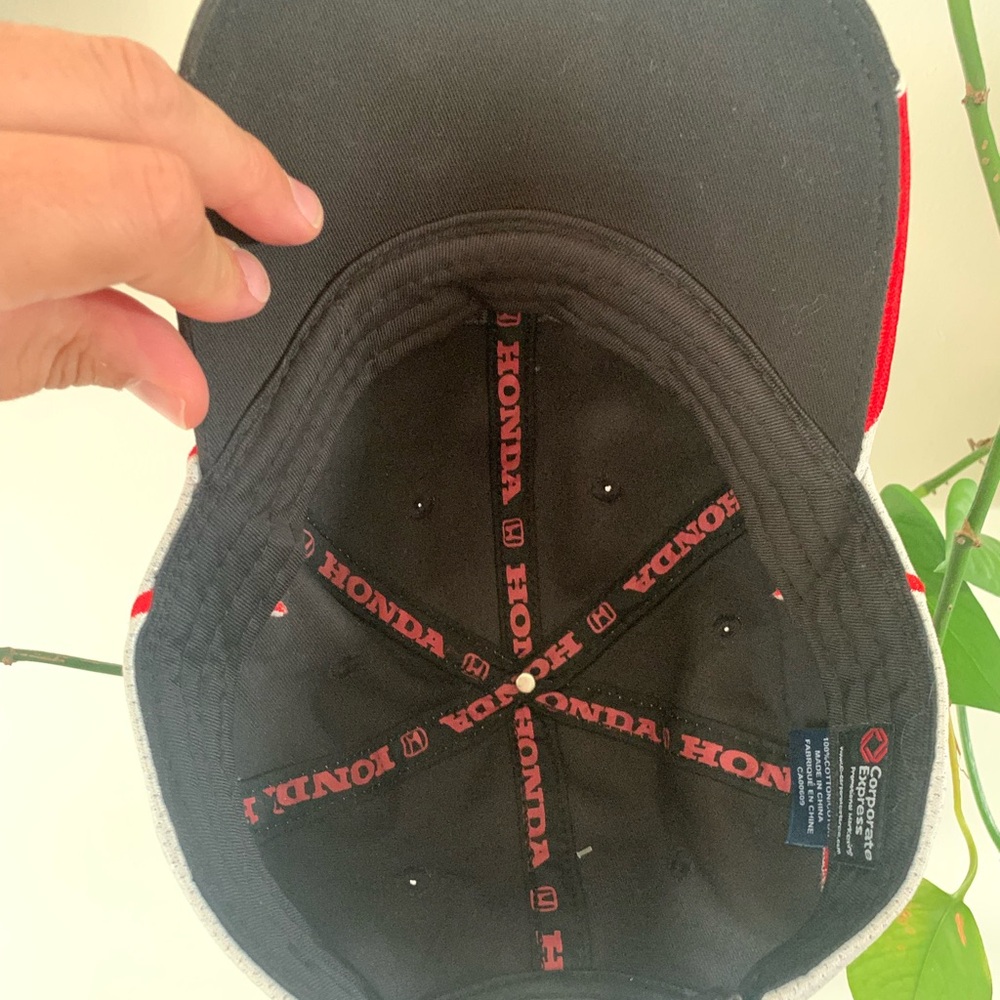 Honda Racing Cap 🏁 - Picture 5 of 5